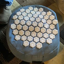 14” Stress Relief Body Quiet Pillow W/carrying Handle Zips For Washing. Great Condition