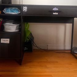 Mainstays Wood And Metal Writing Desk With 1 Drawer And 1 Door 