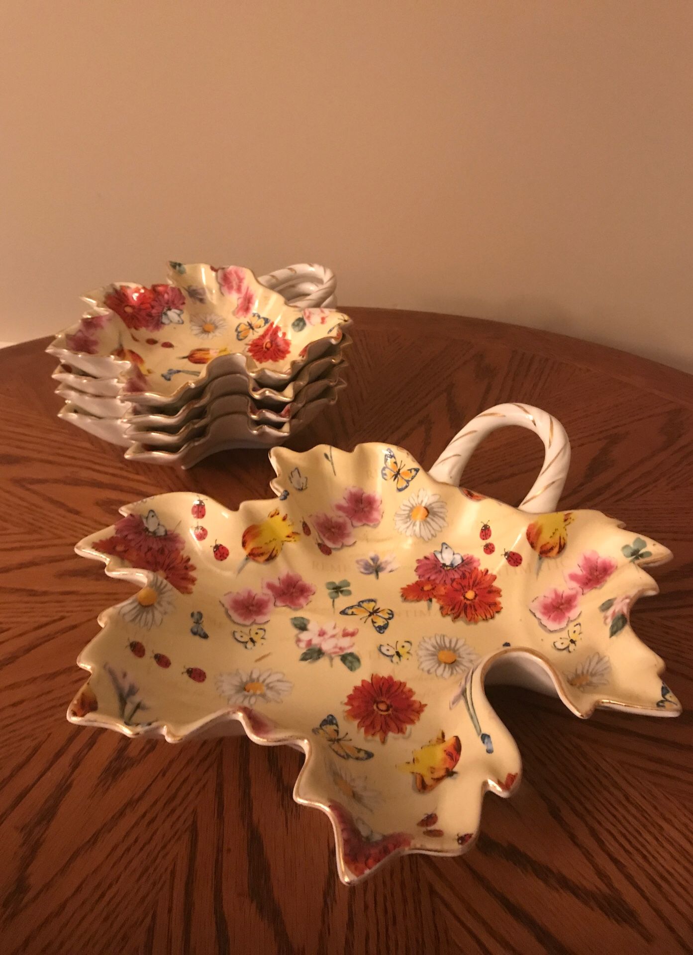 Set of 5 vintage decorative dishes