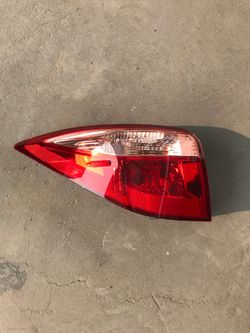 Toyota Corolla Lt tail light