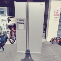 Samsung stainless side by side ice and water fridge works perfect with warranty