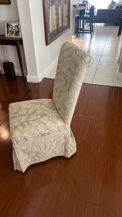 Set of 10 dining chairs