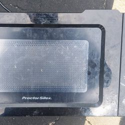 Proctor-Silex Small Microwave,  700 Watt, Sell