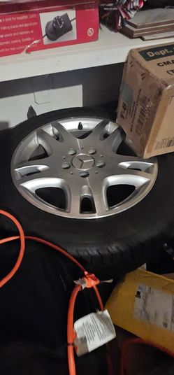 OEM Mercedes E-Class wheels and tires (READ AD)