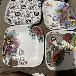 $30 ๐ ๐ผ disney Coco plates ๐ฝ๏ธ