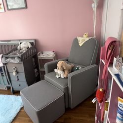 Nursery Chair With Ottoman 