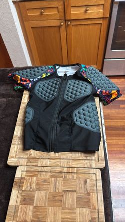 SUTSU Chest Protector Baseball football Heart Guard Sternum Protection.