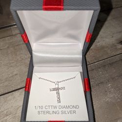 sterling Silver CTTW diamond Cross pendant necklace. 