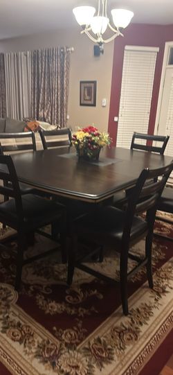 BEAUTIFUL DINING TABLE AND CHAIRS