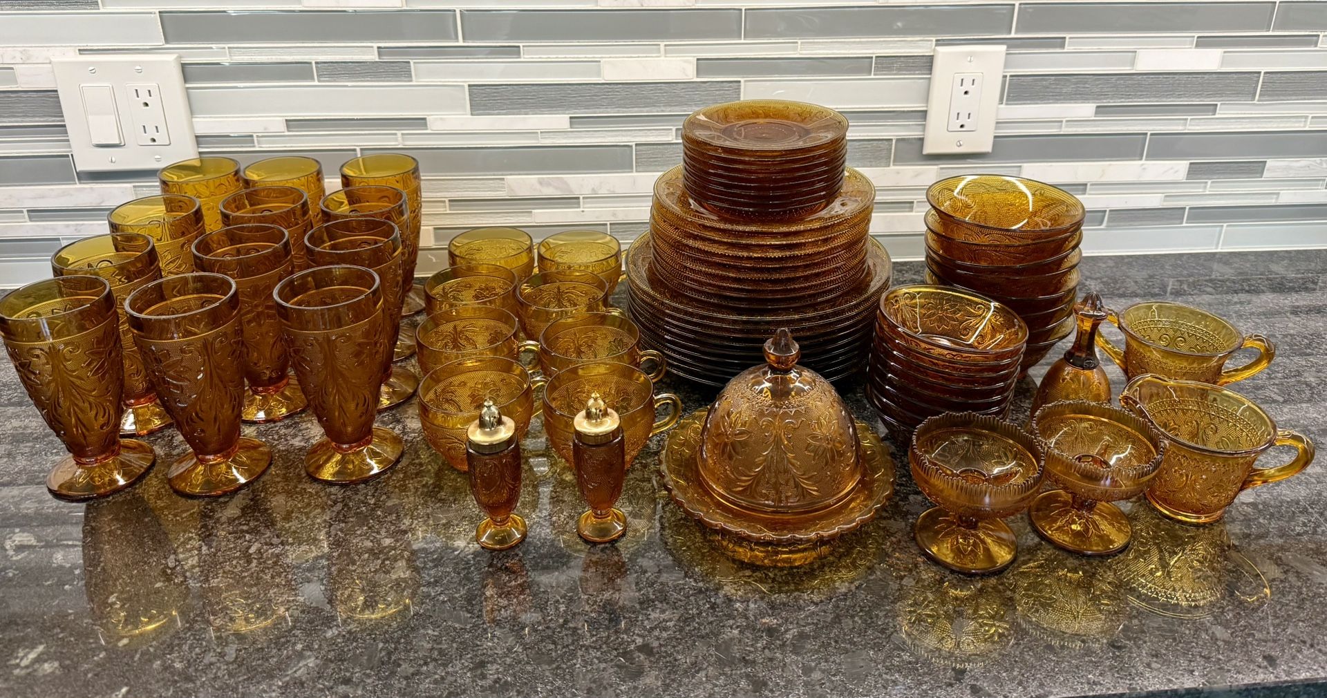 Depression glass Dinnerware