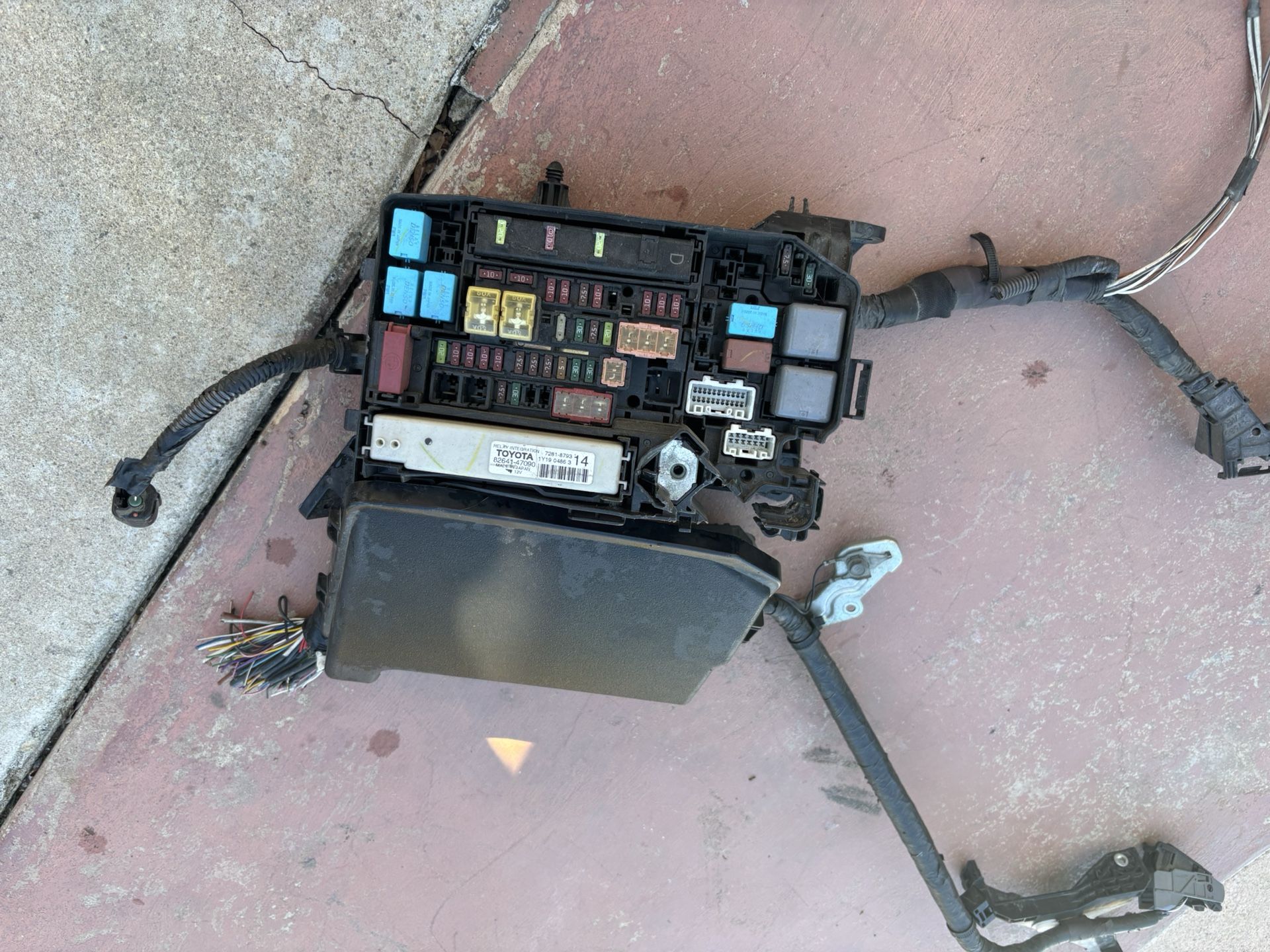 FUSE BOX 2012-2015 TOYOTA PRIUS REGULAR 1.8 