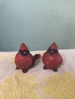 Set of 2 Red Cardinal Bird Figurines Resin Nature trinket Decor
