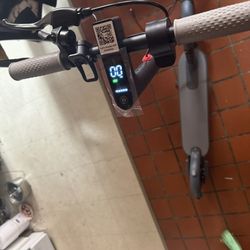 Brand New E Scooter Goes Up To 19MPH