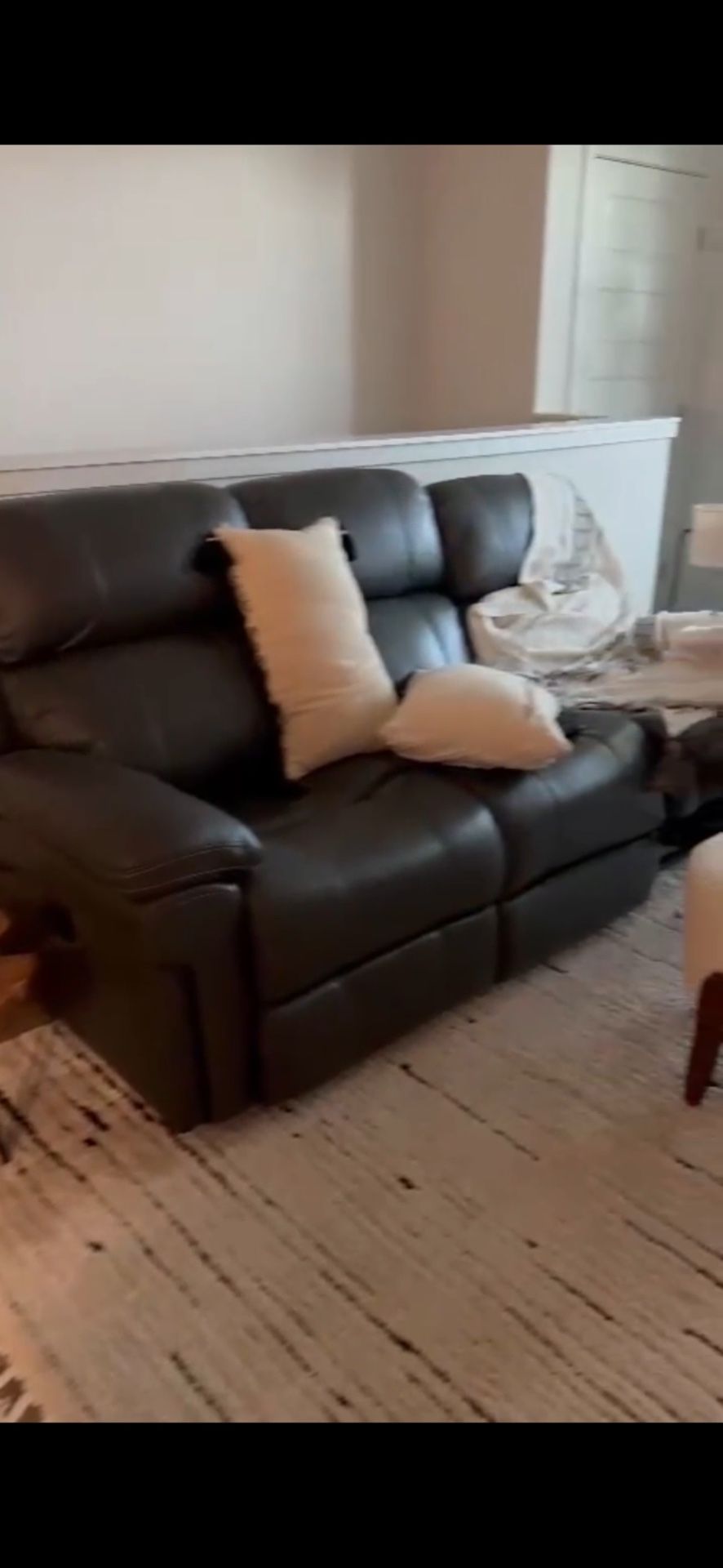 Leather Reclining Sofa – Excellent Condition (Room to Go)