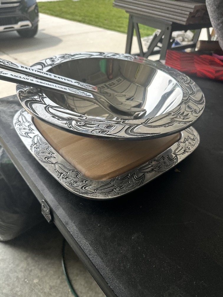 Silver Baltimore Ravens Salad Bowl And Cutting Board