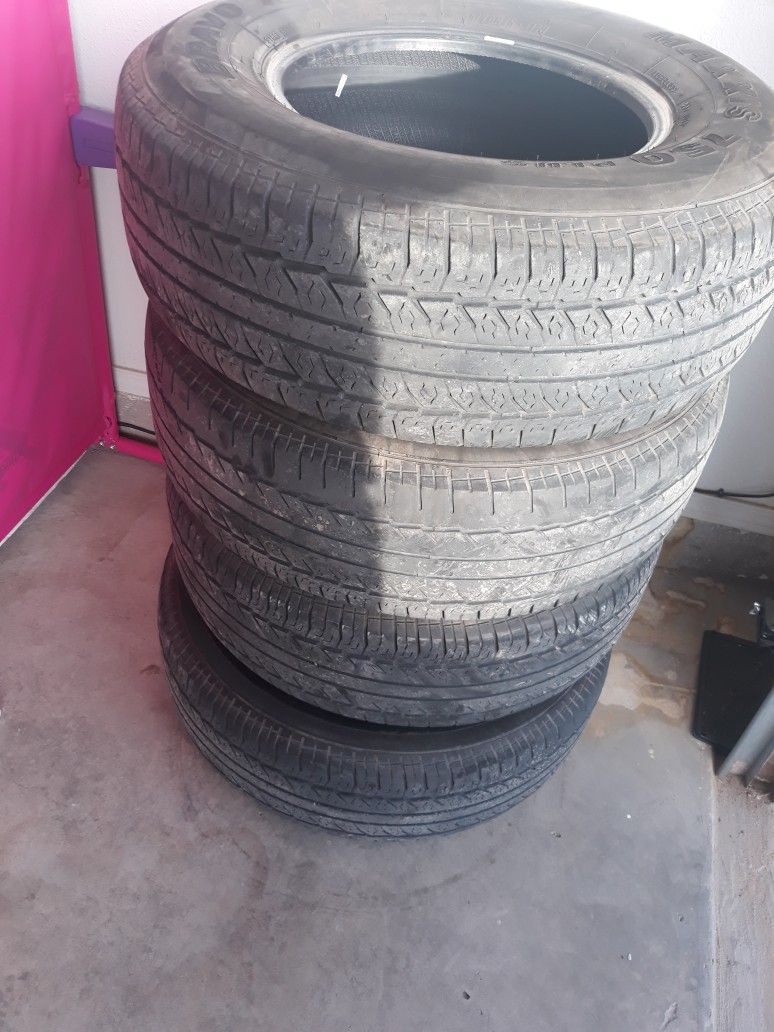 Llantas Venta $40Buenas Condiciones 255/70R16