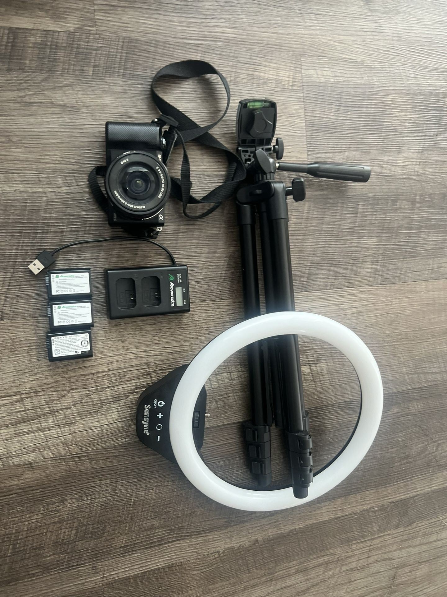 Sony A5000 - Three Batteries - Two Rechargeable Batteries - Tripod - Ring Light