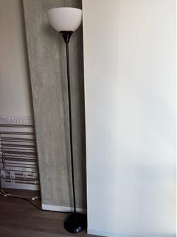 Floor lamp with IKEA smart lighting included