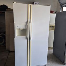 GE 23 Cu. Ft. Side-by-Side Refrigerator 