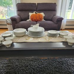 Norleans Braewick China 42 Piece Set