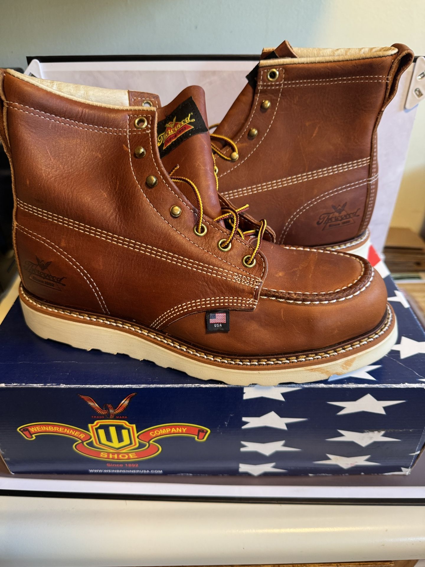 Brand new Thorogood Work boots sz 9 WORK BOOTS