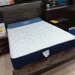 *Spooky Sale Event*---Peter Bold Queen Bed And Dresser/Mirror Sets---Delivery And Easy Financing Available 👌 