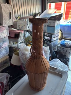 Wicker decor vase