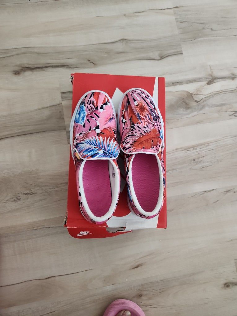 Womens Nike Court Royale AC Sneaker Fuschia 8.5