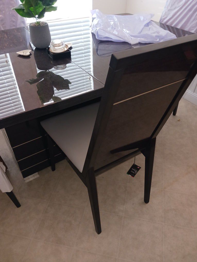 ITALIAN DINING TABLE + EXTENDABLE (4 Chairs Included)Price Update