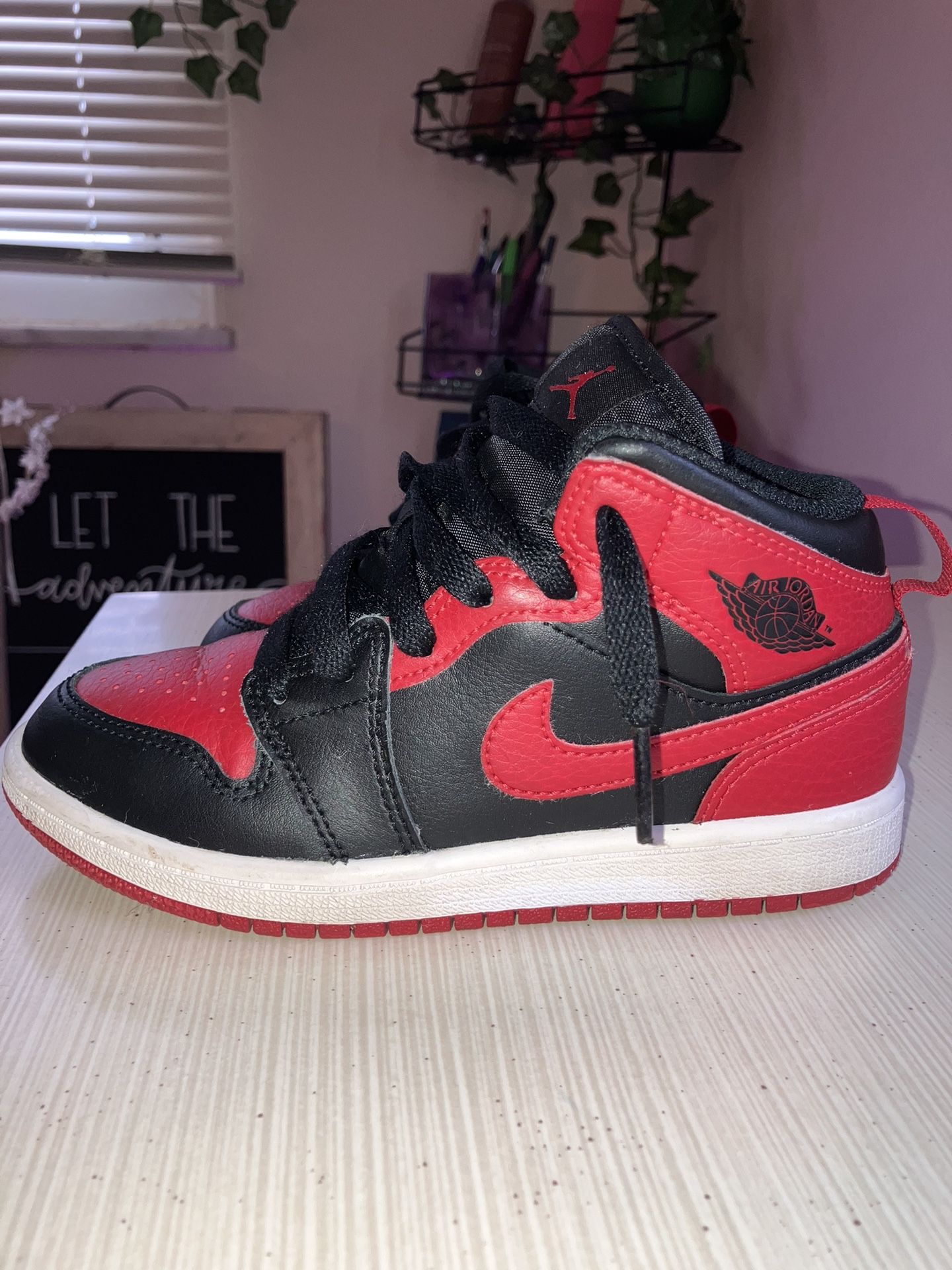 Jordan1 Mids Banned