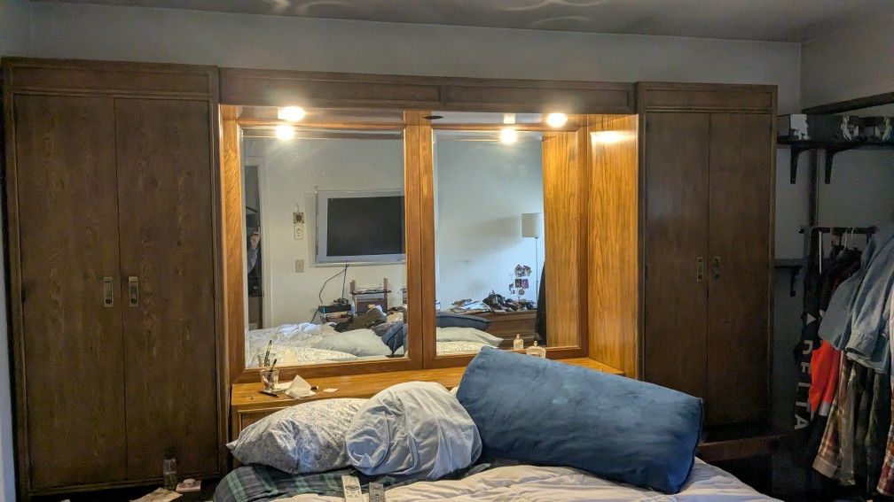 Queen size bedroom Set