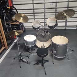 Ludwig 9 Piece Drum Set 