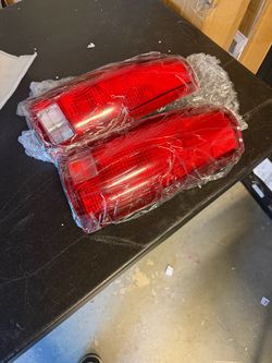 AmeriLite For 1(contact info removed) Ford Bronco / F150 F250 F350 Styleside Pickup Red Tail Light, Set