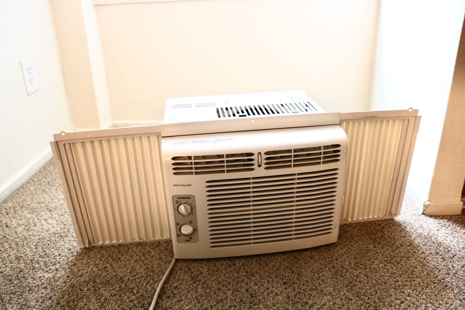 Frigidaire air conditioner ! For SALE!
