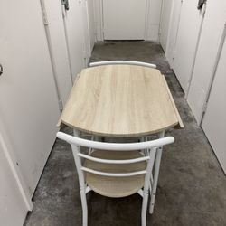 Small Space Table &2 Chairs 