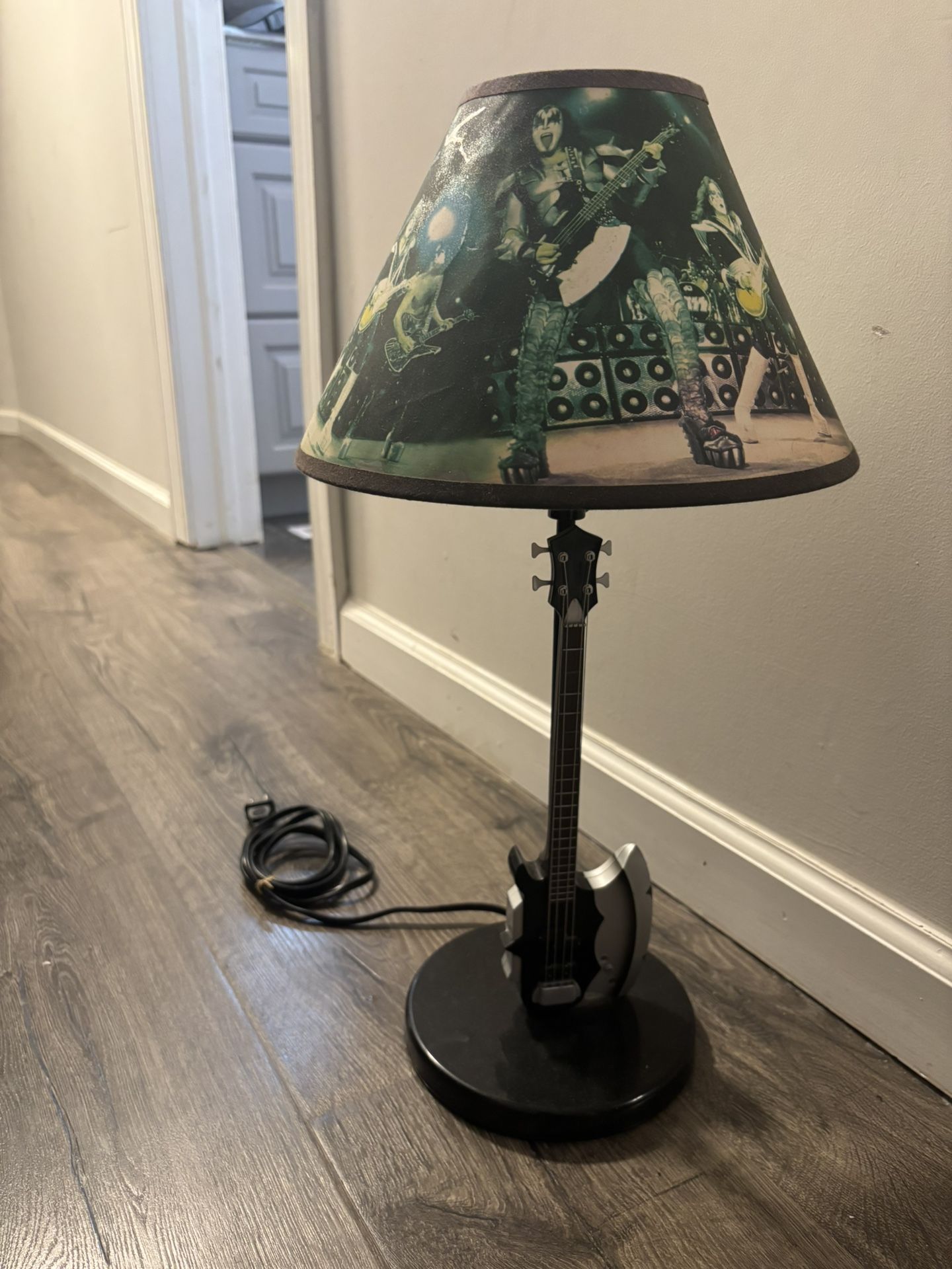 Kiss Lamp (2008 Collection)