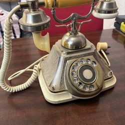 French Continental-style rotary telephone