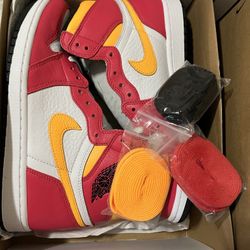 AIR JORDAN 1 RETRO HIGH OG (Light Fusion Red)
