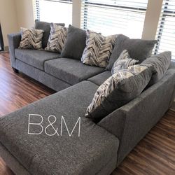 New In Box 📦 Gray Sectional and Pillows ( Delivery 🚚 Available)