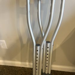 Free Crutches – Adjustable
