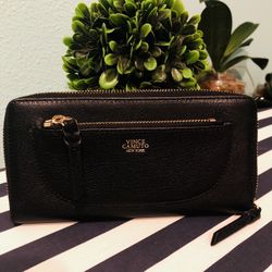 Vince Camuto Wallet 