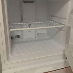 Very Good Condition- Magic Chef Refrigerator