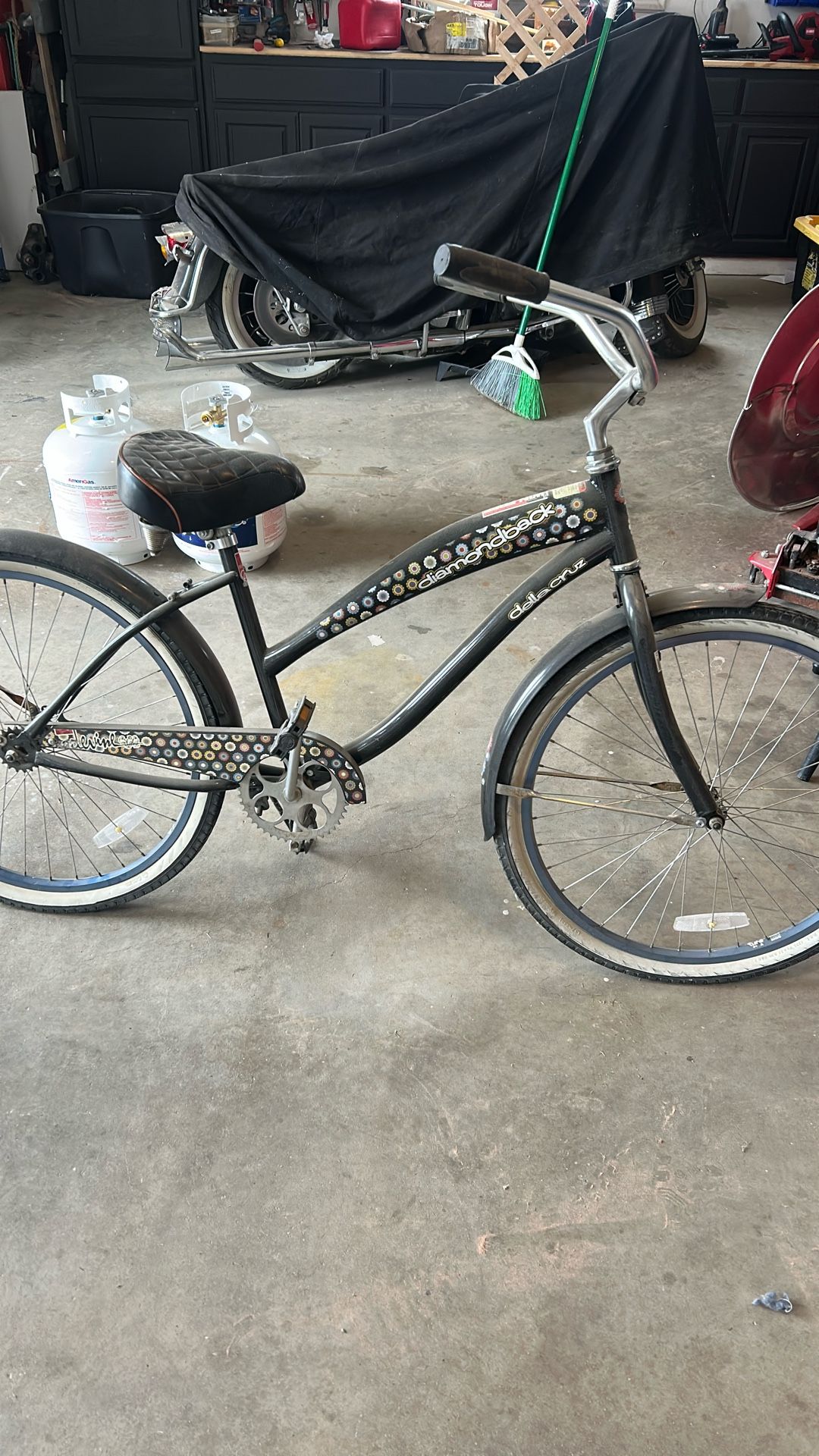 Ladies Diamondback Beach Cruiser