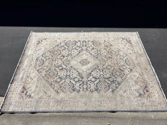 Broyhill Area Rug – 6'7" x 9' / Blue & Beige Medallion Pattern