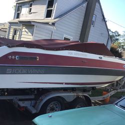 1990 Four WINNS Boat And Trailer 