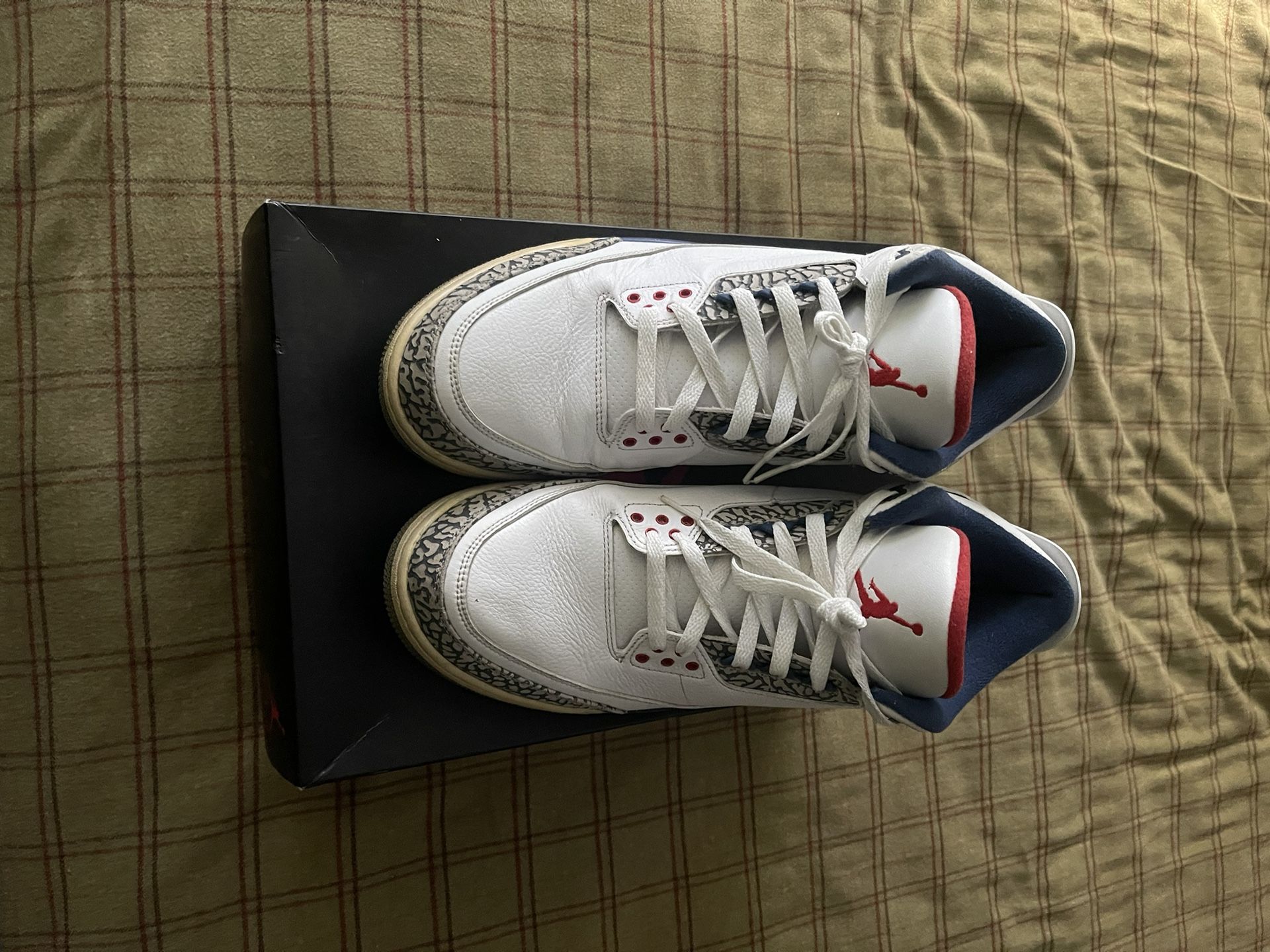 Retro Jordan True Blue 3s