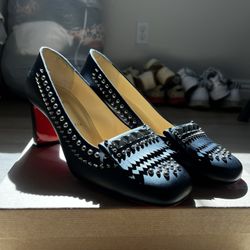CHRISTIAN LOUBOUTIN CHICHI GOLD IN BLACK/BLACK LUCIDO SIZE 40