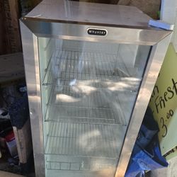 Whynter 3' Foot Display Refridgetater.
