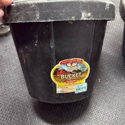Rubber Bucket 12 Qt -Little Giant