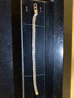White gold bracelet diamond cut in front